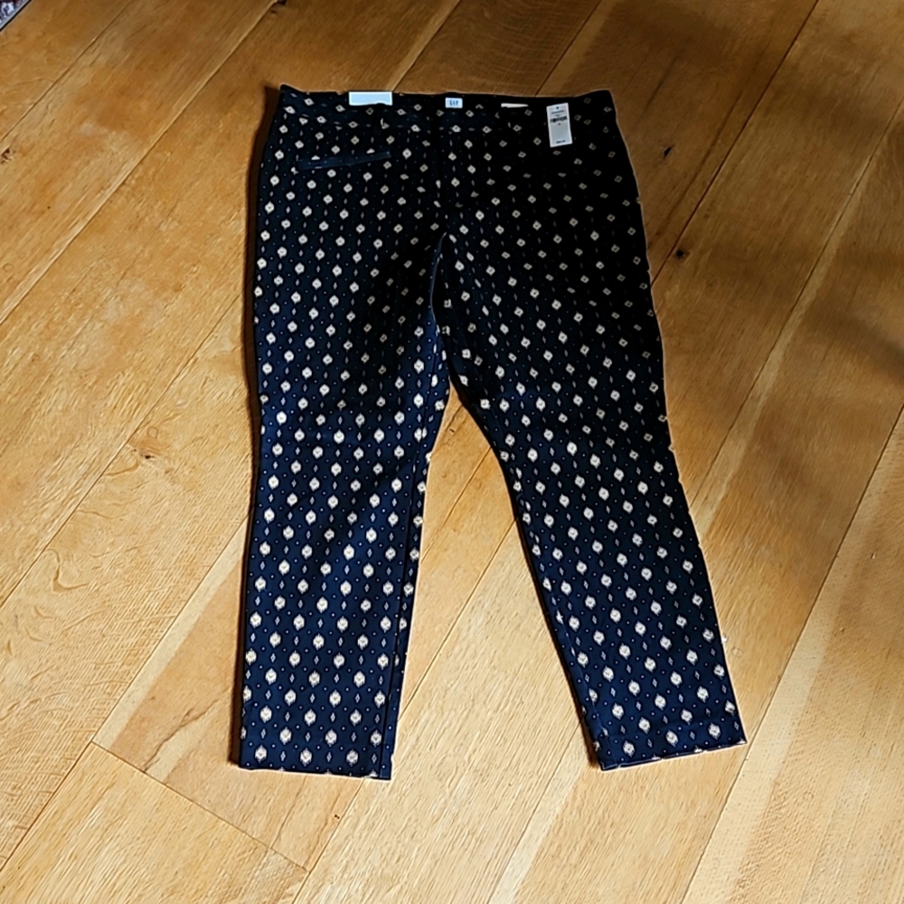 GAP Black and gold skinny ankle mid rise two way stretch. Size 16 New with tags